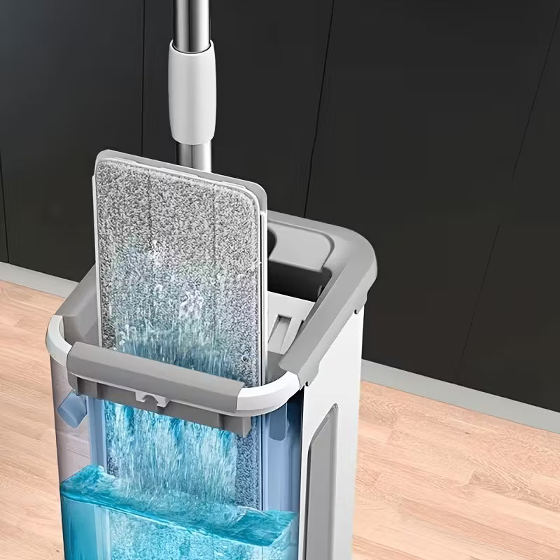 Set Mop Plat cu Galeata cu Doua Compartimente, Sistem de Stoarcere si Curatare, 2 Rezerve Microfibra Incluse